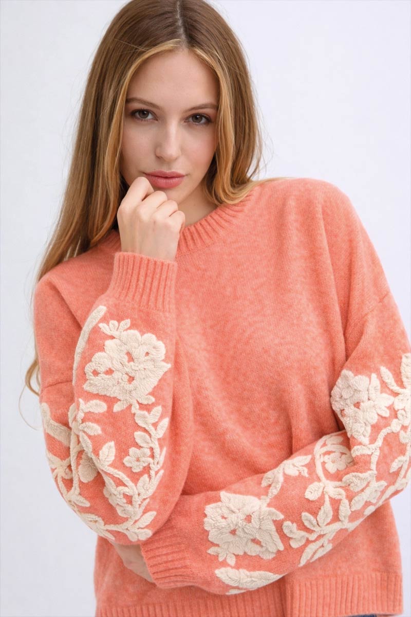 Trui Peach met borduursel op mouw